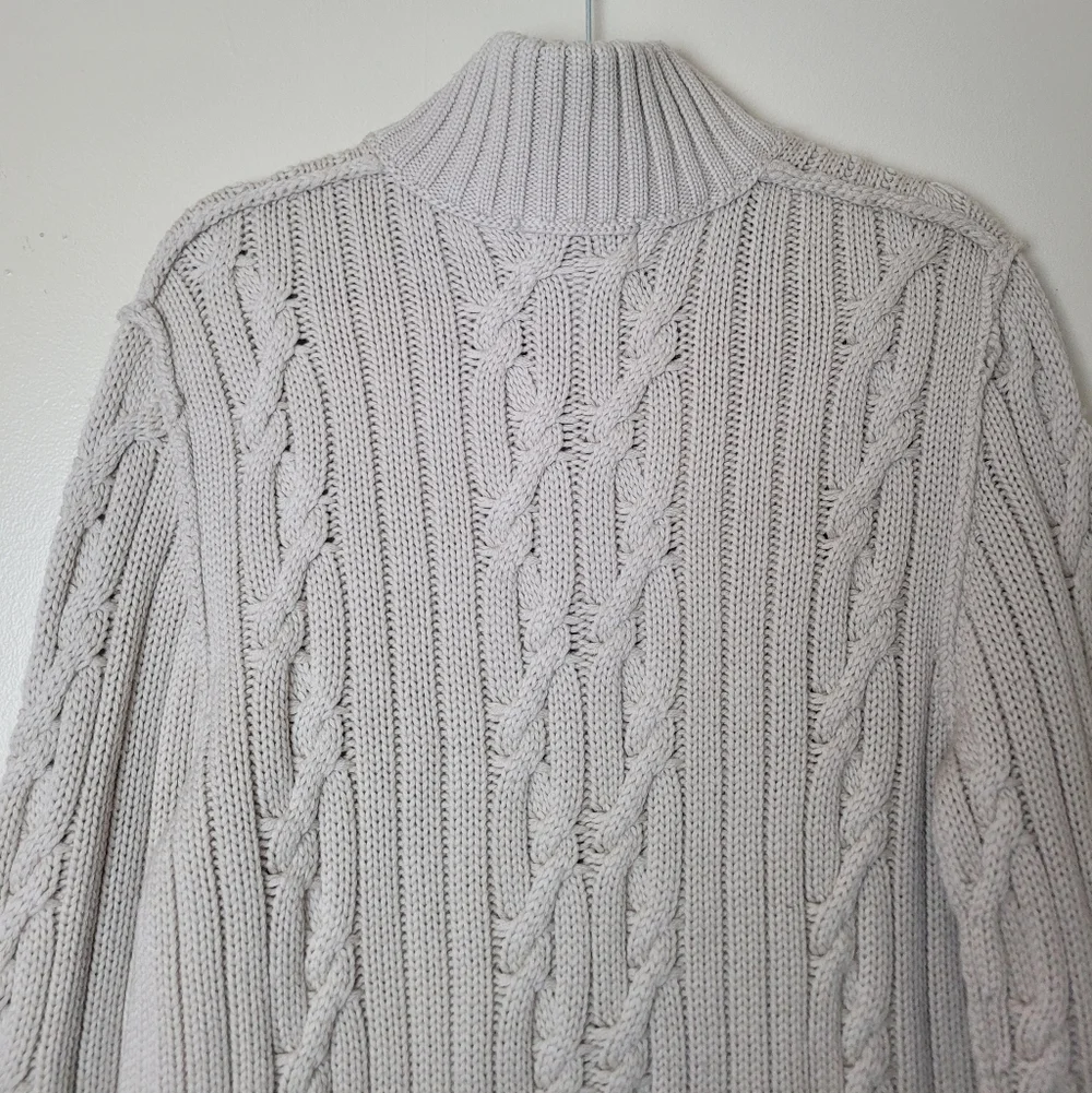Vintage Banana Republic Extra Fine Merino‎ Wool Cable Knit Sweater